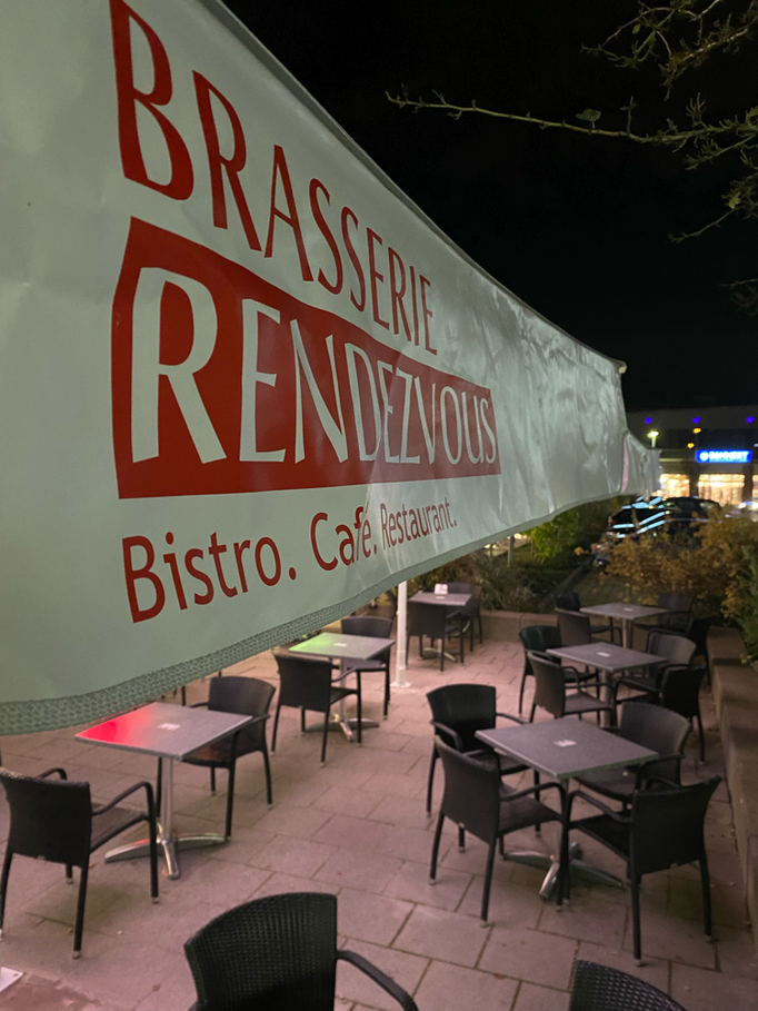 Außenbereich der Brasserie Rendezvous Hannover-Bothfeld