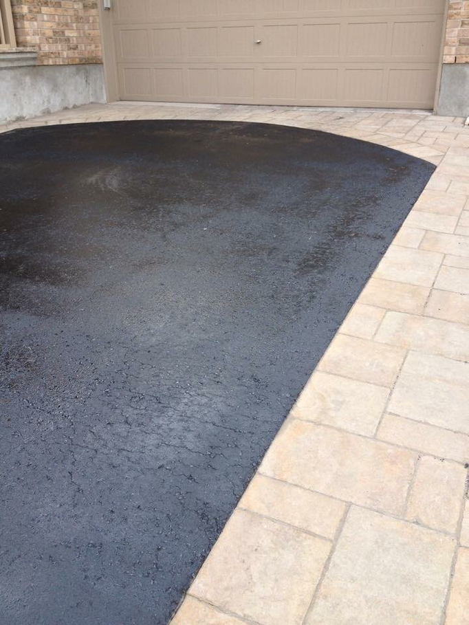 driveway sealing Kanata professional asphalt sealing
