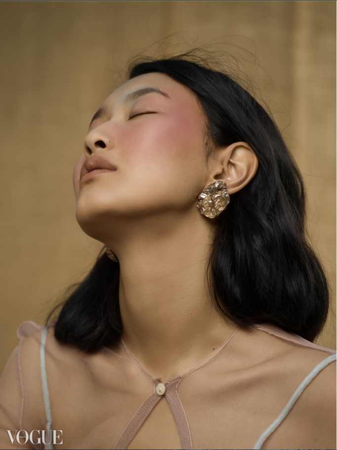 "tinged" for BeautyArchive - selected by Vogue Italia online - photographer: violetta koenig - stylist: anastasia tolstunova - makeup & hairstyling: anie lamm-siu - model: eny jaki