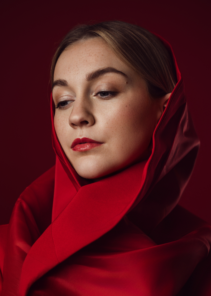Hair & Make-up Artist für Editorial Beauty Shooting – präzises Make-up im Close-up