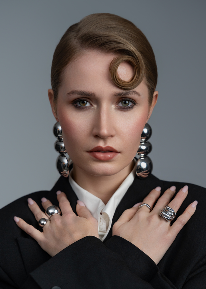 Hair & Make-up Artist für Editorial Fashion Shooting – professionelles Beauty Make-up und Hairstyling