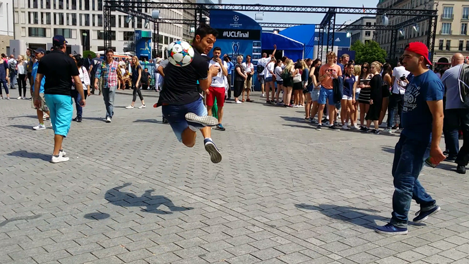 Fußball Freestyler Straßenshow / Roadshow