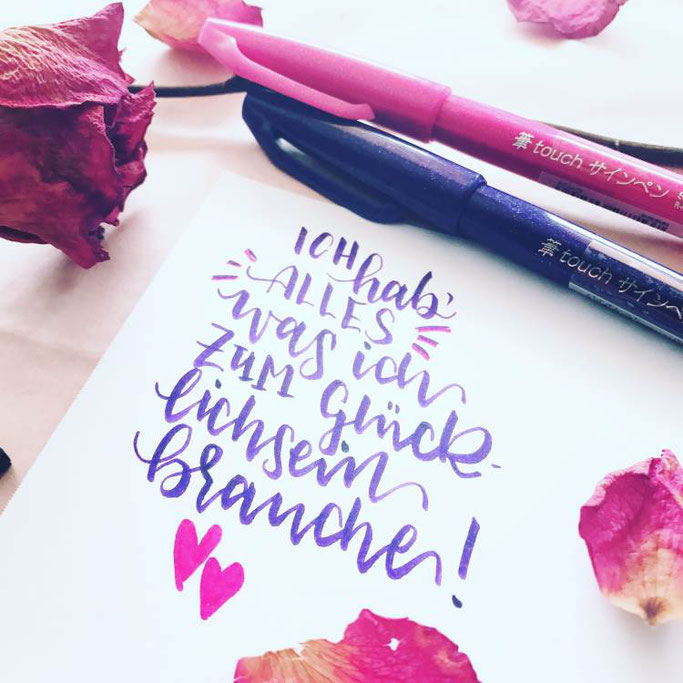 Letter Lovers wildhippiecom: Handlettering Spruch: Ich hab alles was ich zum glücklichsein brauche