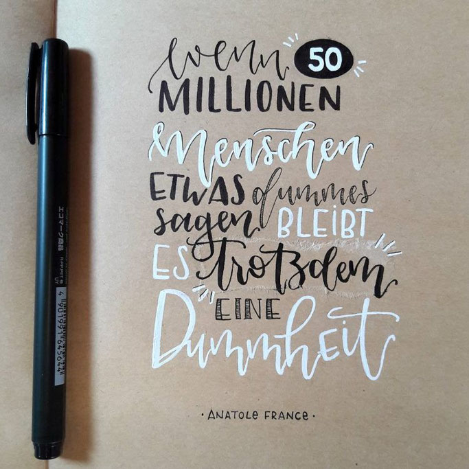 Lettering: Wenn 50 Millionen Menschen etwas dummes sagen bleibt es trotzdem eine Dummheit. Zitat von Anatole France - Handlettering von all_that_letters bei den Letter Lovers