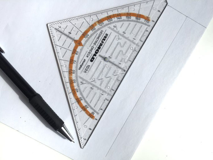 DIY Anleitung für eine Strohhalmdeko - das Papier zuschneiden (Letter Lovers somelovelyletters)