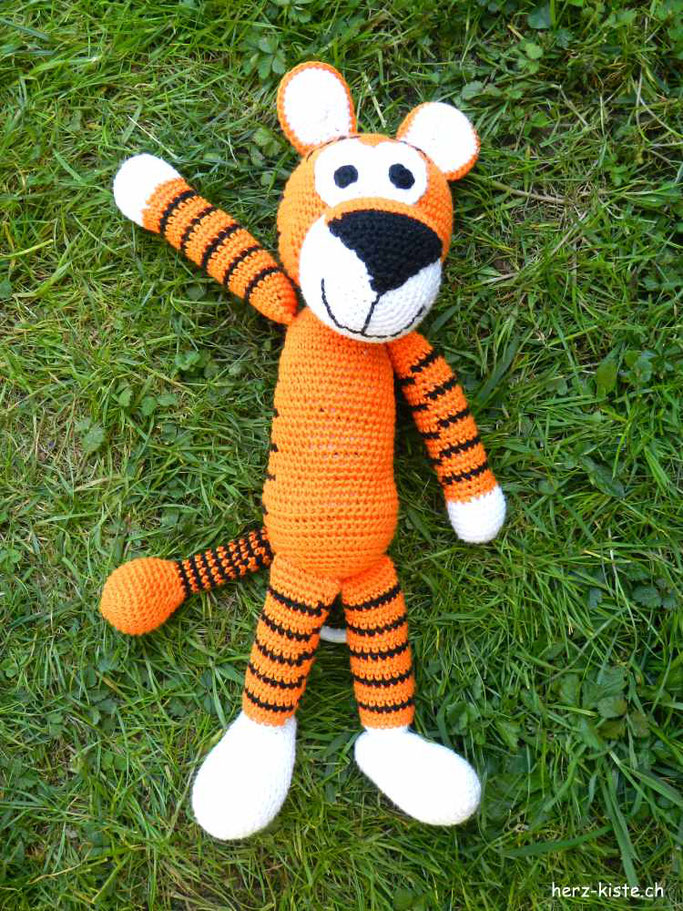 DIY Geschenk zur Geburt: Musikdose Amigurumi Tiger häkeln