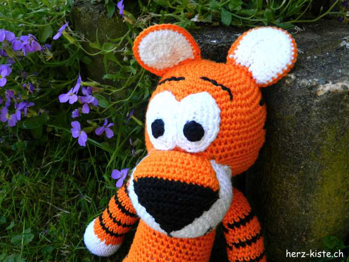 süsser Amigurumi Tiger häkeln - eine DIY Geschenkidee zur Geburt für Babys