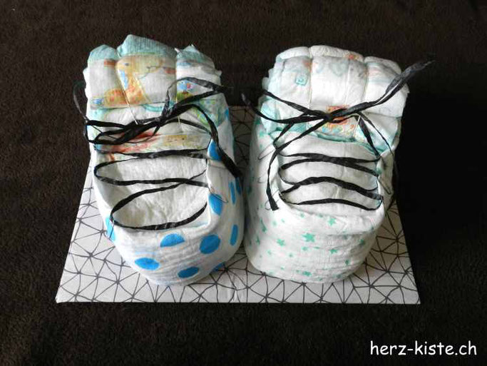 Schuhe als Windeltorte verschenken