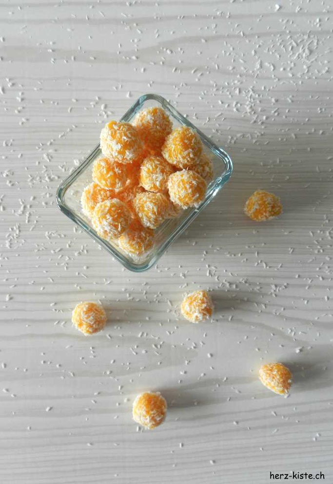 Rezept: Gesunde und leckere Nascherei dank einem Paleo-Rezept für Aprikosen-Kokos Pralinen