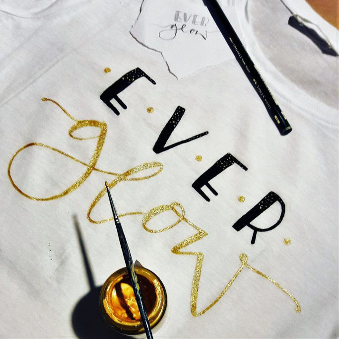 DIY Anleitung für Handlettering auf einem T-Shirt: Ever glow