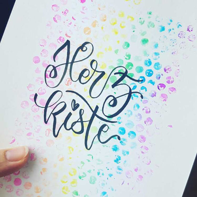 Handlettering Anleitung: Mit Noppenfolie Hintergrund gestalten