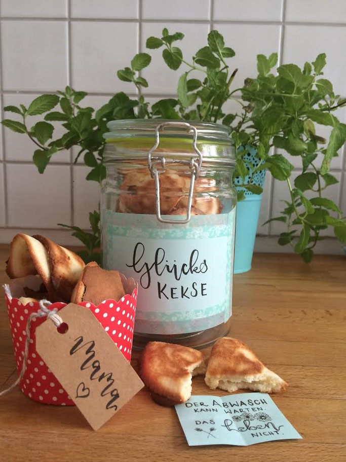 Letter Lovers fraeulein_kalt: Rezept und Anleitung für Glückskekse mit Lettering
