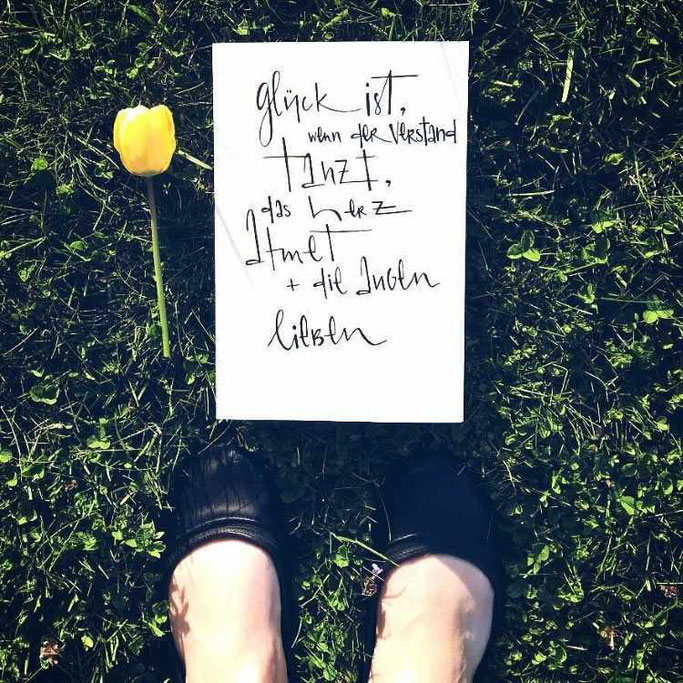 Letter Lovers st__ee: Handlettering Glück ist, wenn der Verstand tanzt, das Herz atmet und die Augen lieben