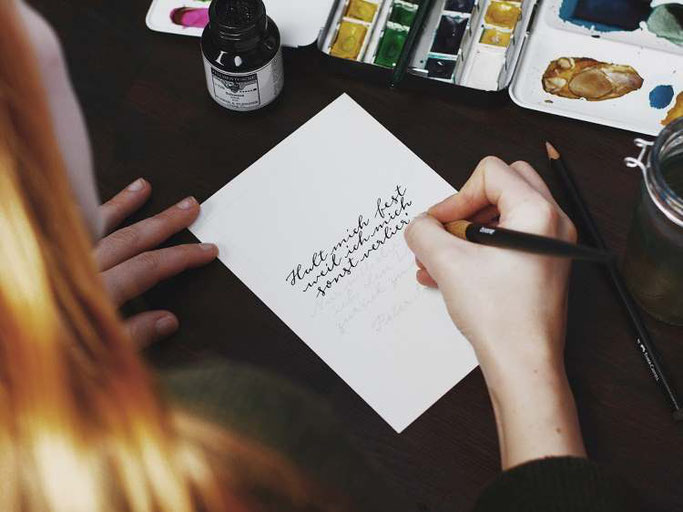 Letter Lovers vierneuntel: Anleitung Zitat mit Aquarell Hintergrund - Feder und Tinte