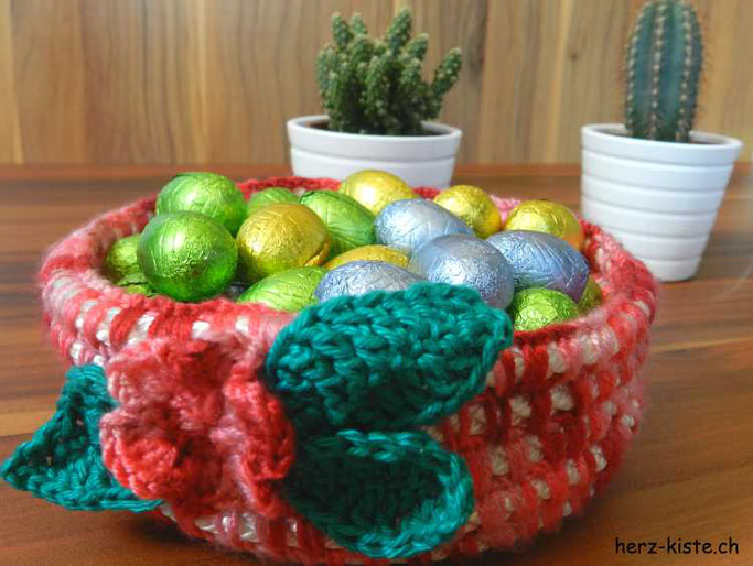 DIY Häkelkorb selbermachen - mit Ostereiern als Osterdekoration