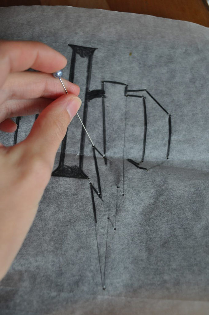 Handlettering Anleitung für Lettering auf T-Shirt... Vorschreiben mit Löchern