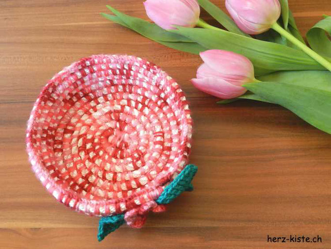 DIY Tutorial: Selber einen Häkelkorb häkeln aus Wolle und einem Seil