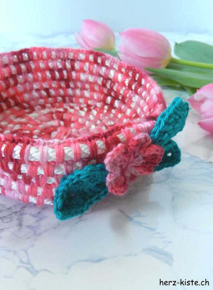 DIY Tutorial: Häkelkorb aus einem Seil mit Wolle zusammenhäkeln - einfache Dekorationsidee (nicht nur für Ostern)