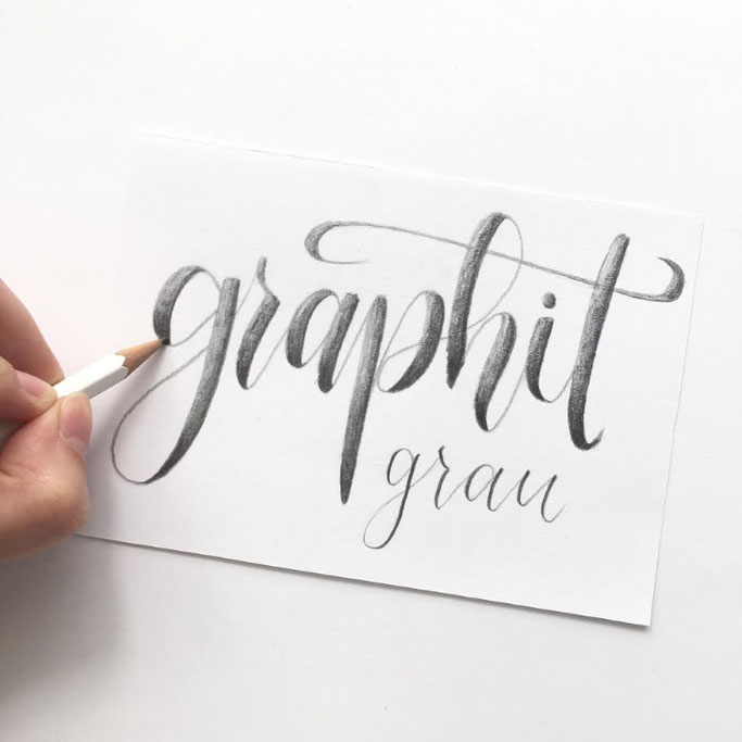 Letter Lovers beyzacreates Handlettering mit Bleistift - graphit grau