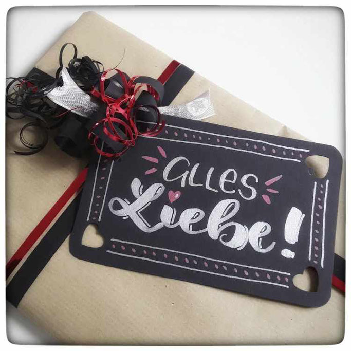 Letter Lovers mit.caro.und.herz - Lettering Anleitung um einen Geschenkanhänger zu lettern - Alles Liebe