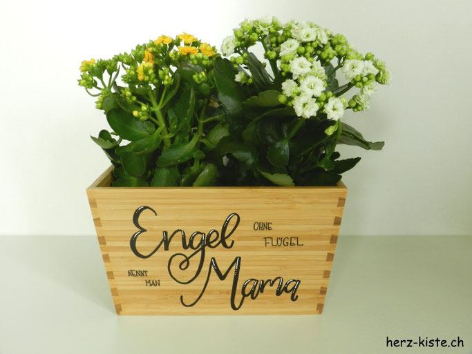 DIY Geschenkidee zum Muttertag: Handlettering Spruch auf ein Holz - Engel ohne Flügel nennt man Mama