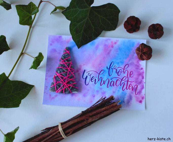 DIY Weihnachtskarten basteln mit einem Tannenbaum aus Garn