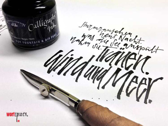 Letter Lovers Wortspuren: Handlettering Meerhaiku mit Ziehfeder
