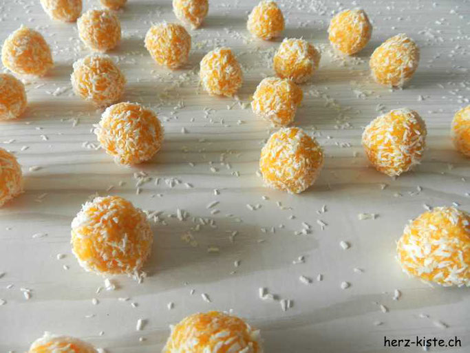 Lecker: gesund naschen dank leckeren Aprikosen-Kokos Pralinen - inklusive Rezept