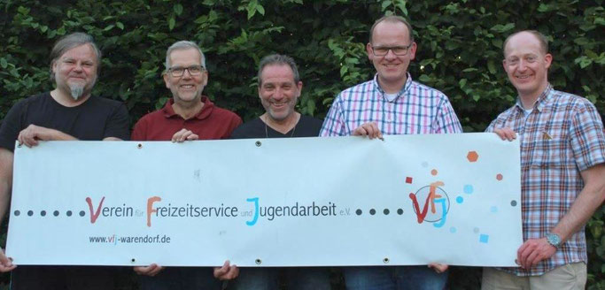 Zwei VFJ-Mitglieder (u. a. Notfallmanager) und der VFJ-Vorstand: Daniel Kiehne, Hubert Fenke, Dieter Nissen (2. Vorsitzender), Thomas Mundmann (1. Vorsitzender), Oliver Prinz (Geschäftsführer)