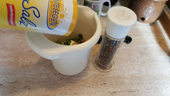 How to make pesto