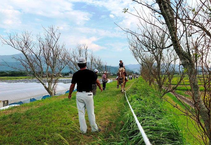 練習をはじめて実質三日目。もう片手は離しています。