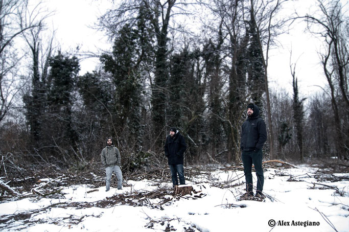 DOGS FOR BREAKFAST: Italian noise mongers premiere new single "Ravening Wolf", news, rockers and other animals