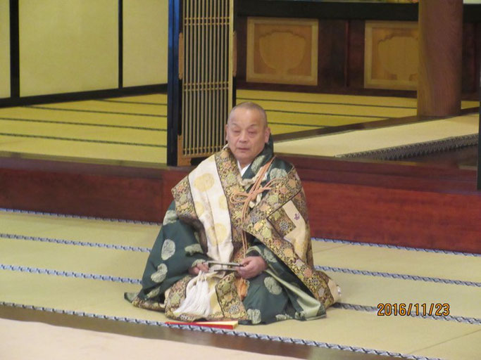 長野・松本の浄土真宗　安養寺　七条袈裟でご挨拶されるご住職さま