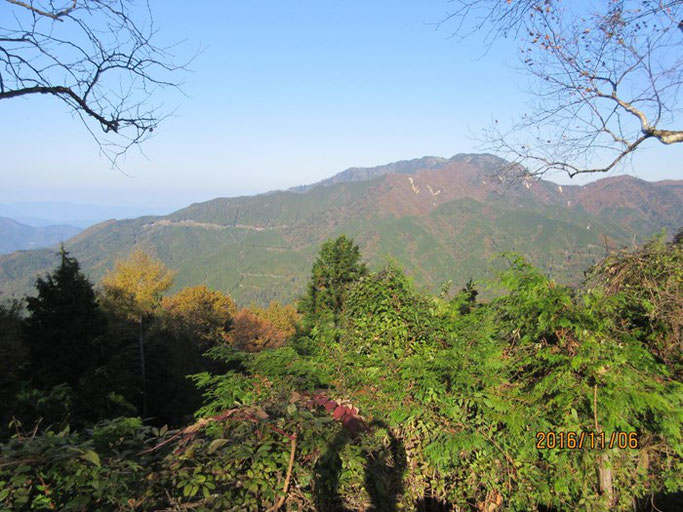 長野・南木曽の浄土真宗　長延寺さんへ行く峠道にて