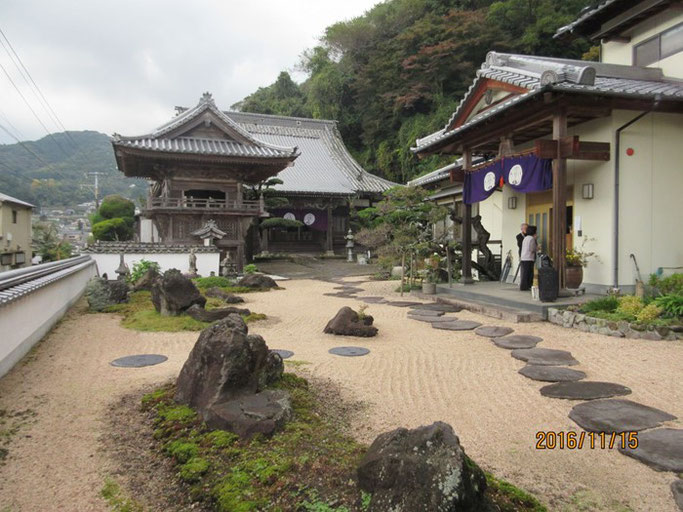 大分・別府の浄土真宗　西念寺さんの綺麗な境内