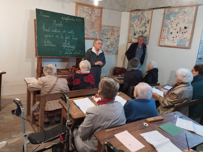 Christiane, notre institutrice, est très écoutée de ses élèves