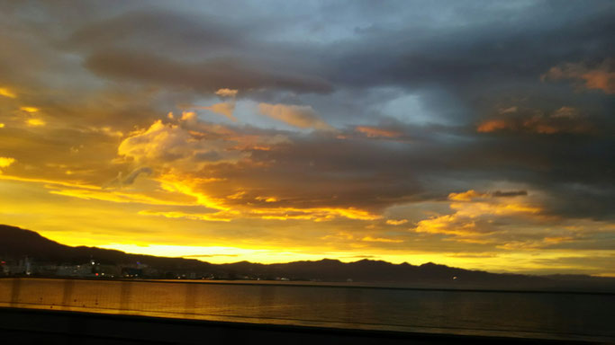 大分市　みつか漢方養生堂　西の空　夕陽