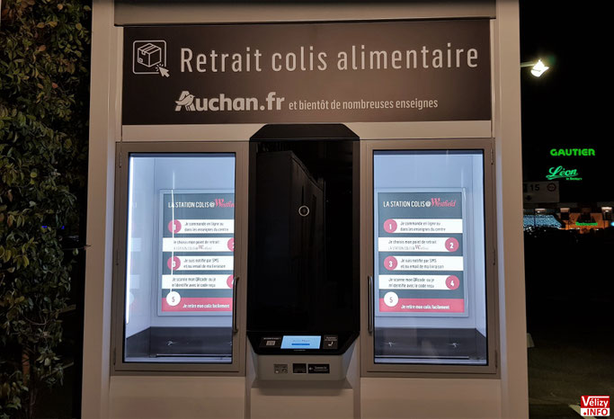 L'hypermarché Auchan possède un retrait colis alimentaire indépendant dans la Station Colis@Westfield.