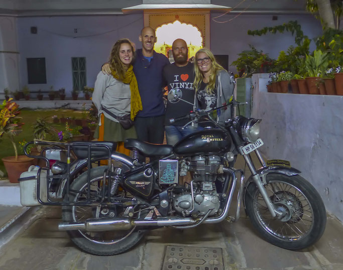 This is Anais and Michael. They take Sahra to the next level on their trip through India.