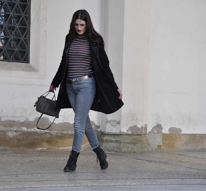 Investment-Pieces Mantel Coccinelle-Tasche graue Jeans gestreiftes Rollkragenshirt OOTD Modeblog Fairy Tale Gone Realistic Fashionblog Passau