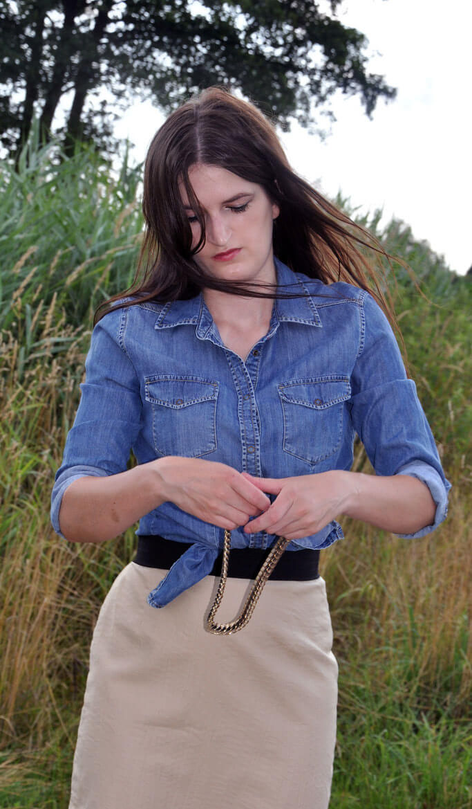 Ladylike Business selbstgenähter Bleistiftrock Jeansbluse Bürooutfit Modeblog Nähblog Fairy Tale Gone Realistic