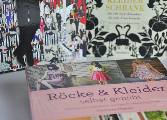 Bücher Gewinnspiel der perfekte Kleiderschrank Röcke und Kleider selbst genäht Wo ist Karl? Modeblog Fairy Tale Gone Realistic Fashionblog Deutschland
