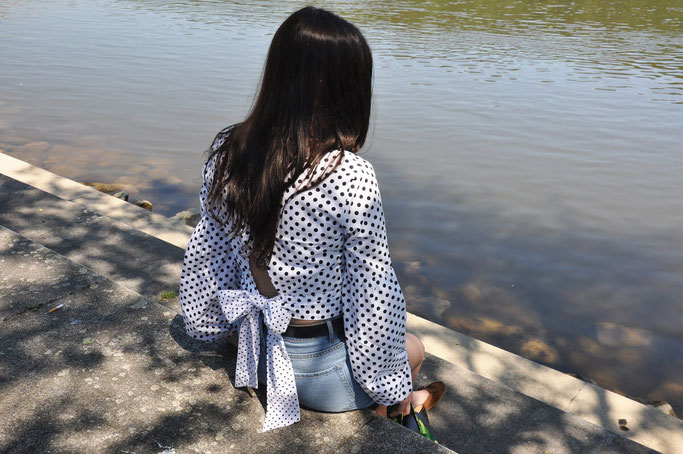 Pünktchenbluse Lieblingsbluse Blusentrend Schleife Bagstrap Bloggeroutfit Modeblog München Fairy Tale Gone Realistic