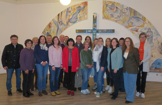 Pfarrgemeinderat Wenzenbach-Irlbach mit Seelsorgeteam und Vertretern der beiden Kirchenverwaltungen