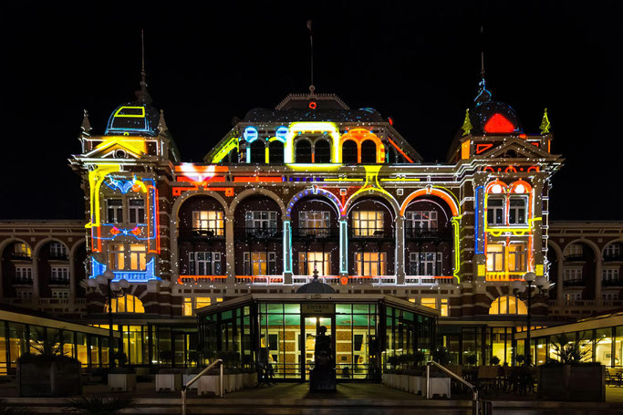 Lichtshow auf dem Kurhaus, Foto: BuitengewoonScheveningen