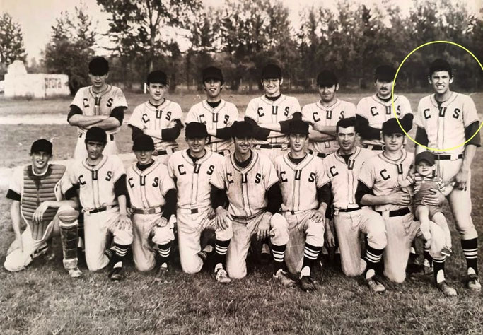 La foto del CUS VERONA fine anni 60 presso il campo del Boschetto. Luciano Benini è il giocatore cerchiato di giallo (Foto tratta dal sito elguanton.org)
