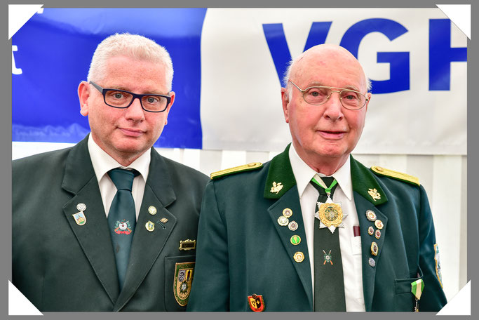Rechts der Jubilar Karl-Werner Grieß mit dem Vizepräsidenten des BOS Klaus-Dieter Hüsemann.