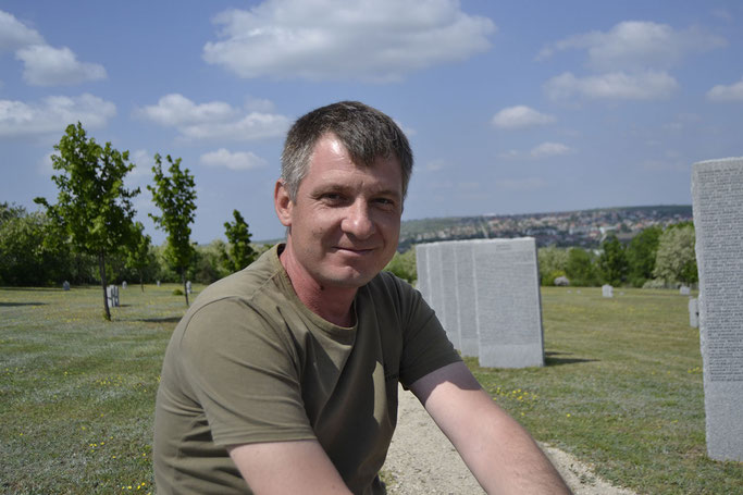 Ruslan Volosin grbt seit zwlf Jahren nach den berresten deutscher Soldaten in Moldau Eigentlich wre er gern Koch Foto Elisabeth Prnbacher