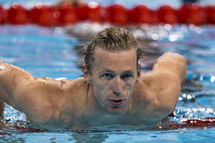 Das wars! Jérémy Desplanches steigt zum letzten Mal als Profischwimmer aus dem Becken.