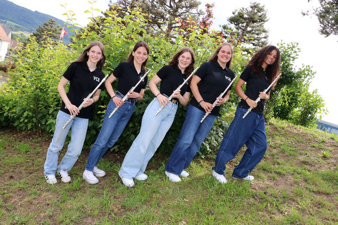 Aline, Anja, Rhyana, Samira, Yara